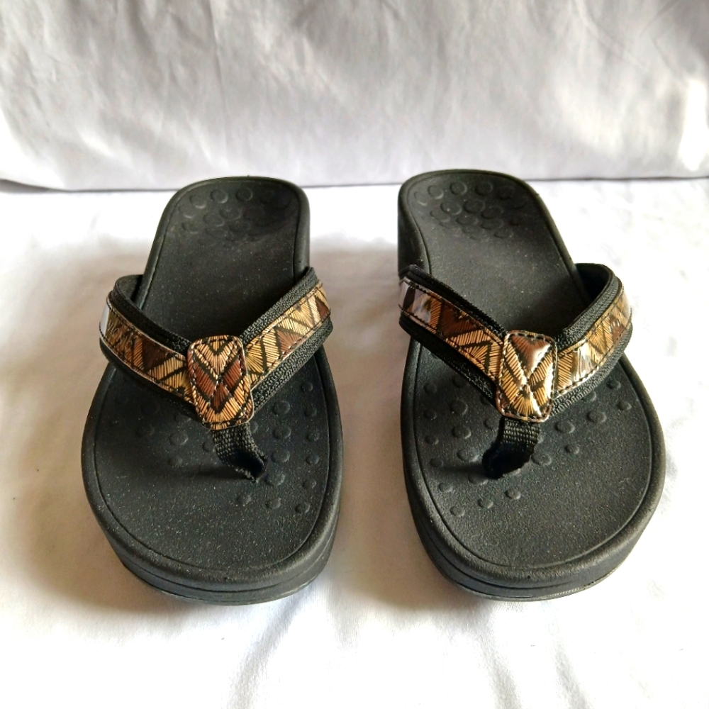 Vionic Podiatrist Designed Geometric Pattern Platform Thong Sandals